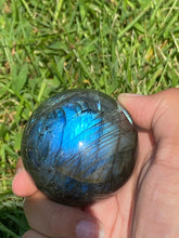 Load image into Gallery viewer, High flash labradorite spheres 💙
