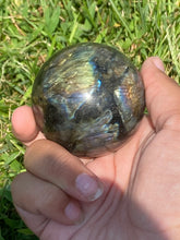 Load image into Gallery viewer, High flash labradorite spheres 💙
