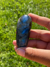 Load image into Gallery viewer, Labradorite Palm Stone 💙
